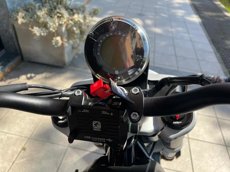 Husqvarna Svartpilen 701 (2020) (9)