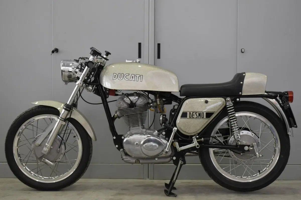 Ducati Mark 3 350 Desmo (2)