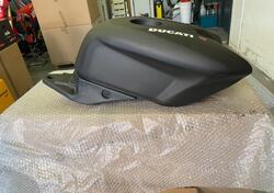 Serbatoio in carbonio 1098r 100 %