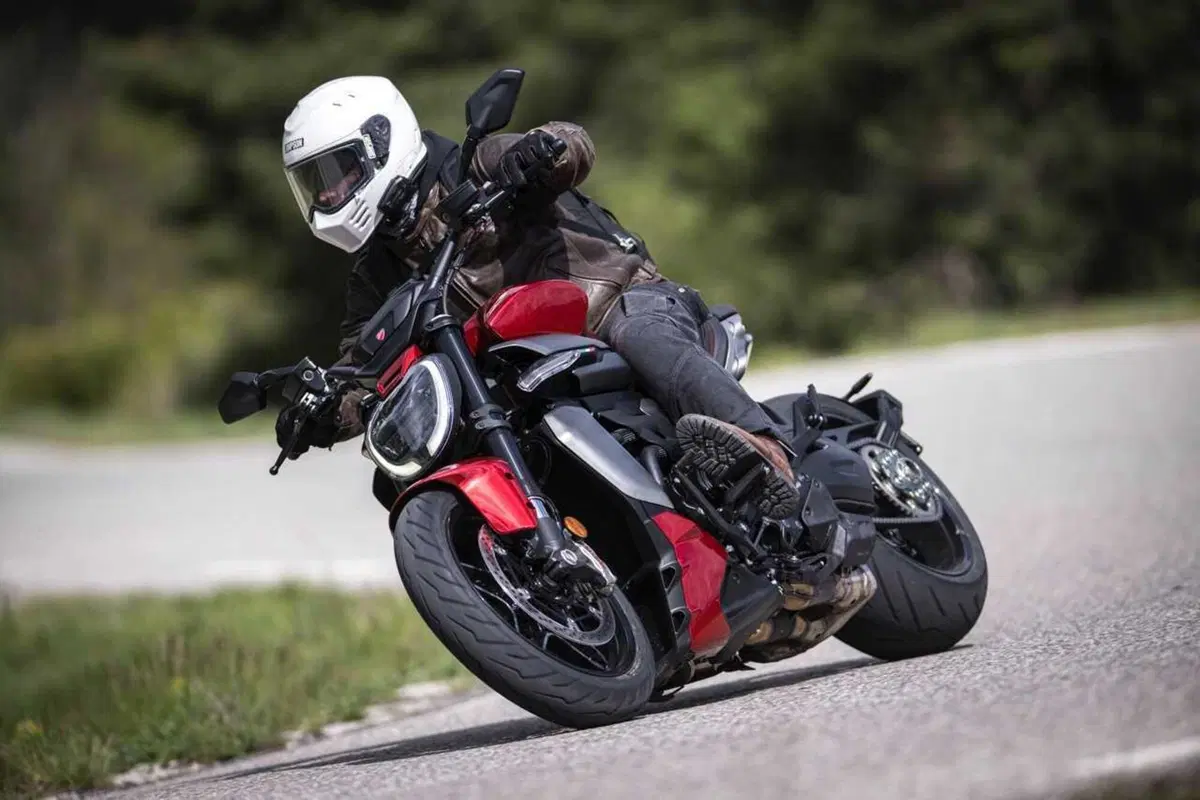 La cruiser da MotoGP! Abbiamo guidato la nuova Ducati XDiavel V4 [VIDEO]