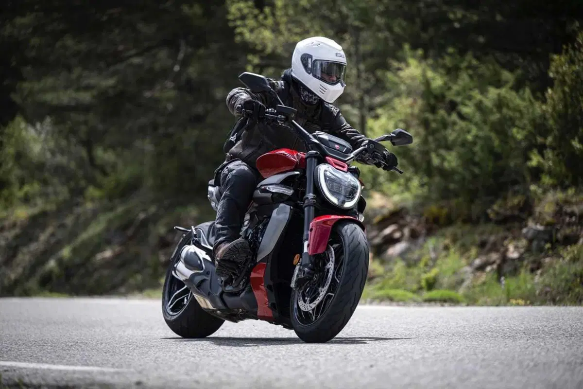 La cruiser da MotoGP! Abbiamo guidato la nuova Ducati XDiavel V4 [VIDEO] (3)