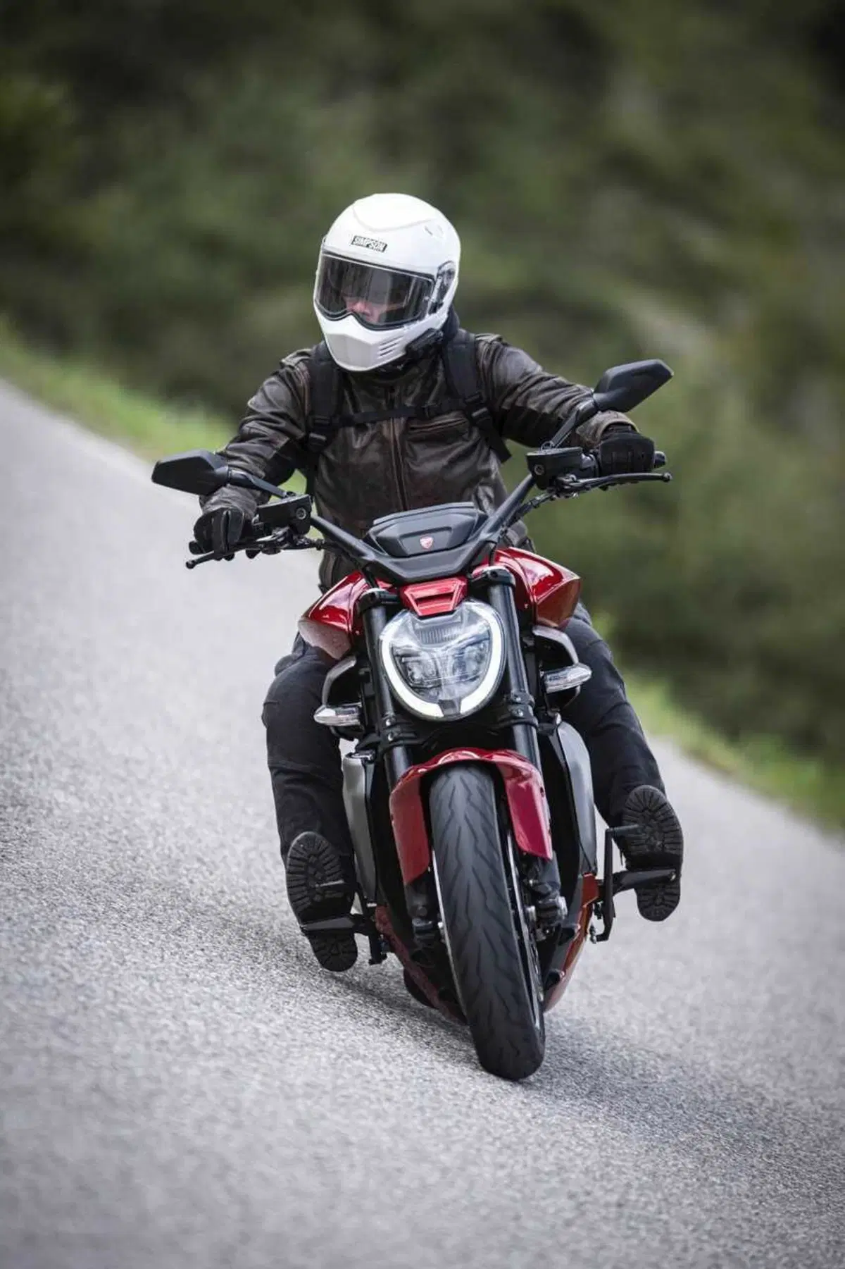 La cruiser da MotoGP! Abbiamo guidato la nuova Ducati XDiavel V4 [VIDEO] (4)