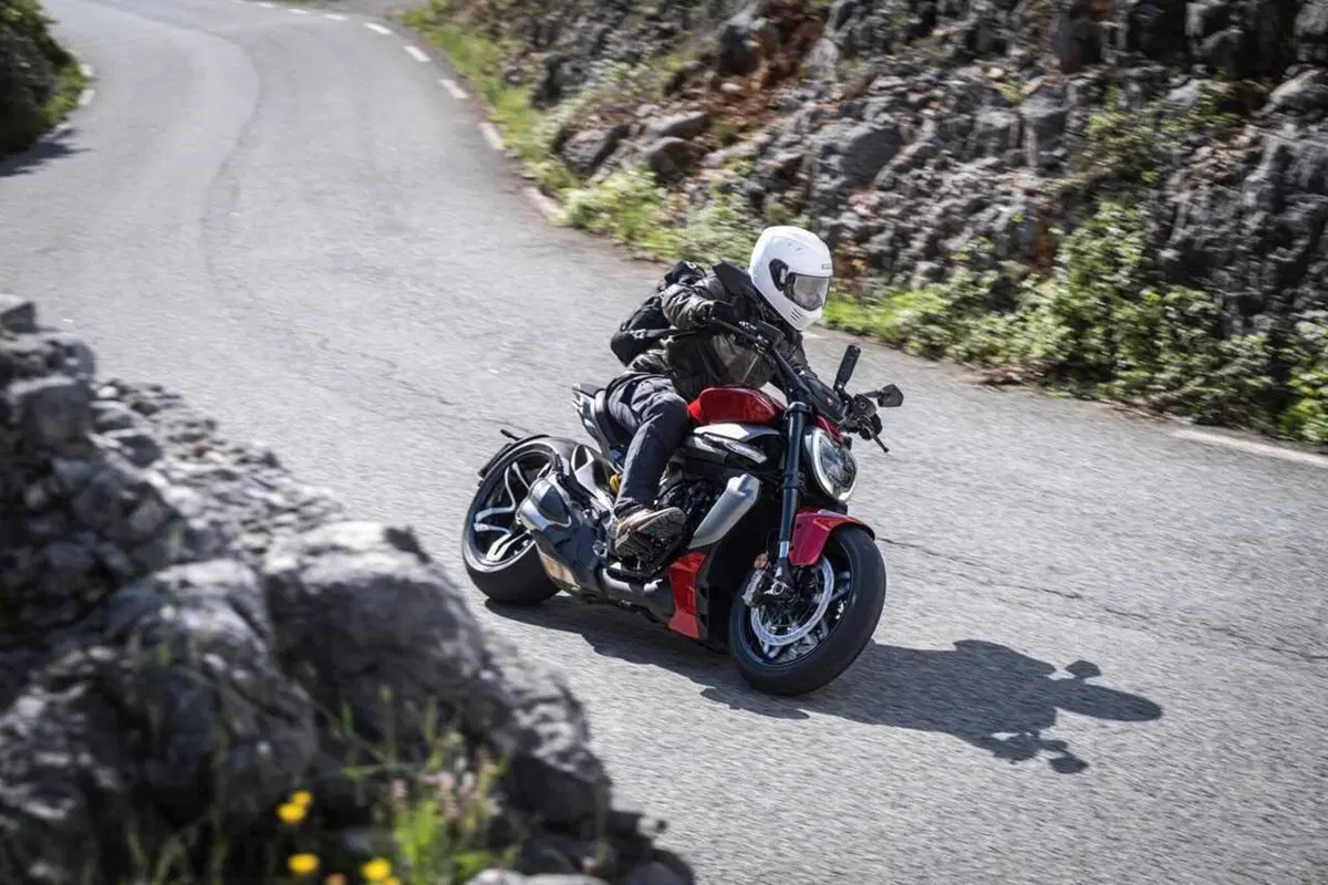 La cruiser da MotoGP! Abbiamo guidato la nuova Ducati XDiavel V4 [VIDEO] (6)