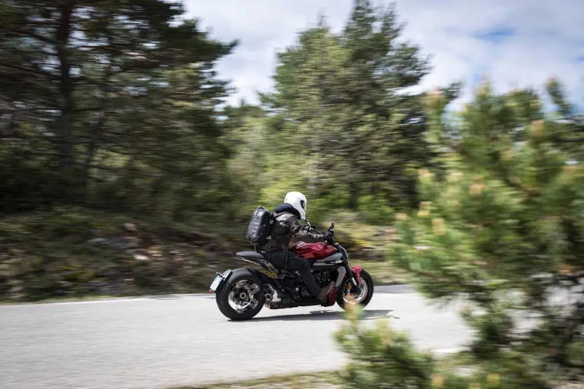 La cruiser da MotoGP! Abbiamo guidato la nuova Ducati XDiavel V4 [VIDEO] (11)