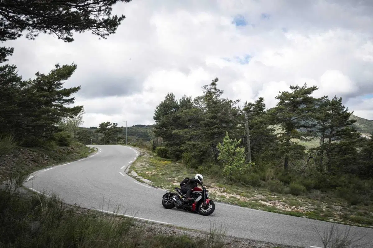 La cruiser da MotoGP! Abbiamo guidato la nuova Ducati XDiavel V4 [VIDEO] (12)