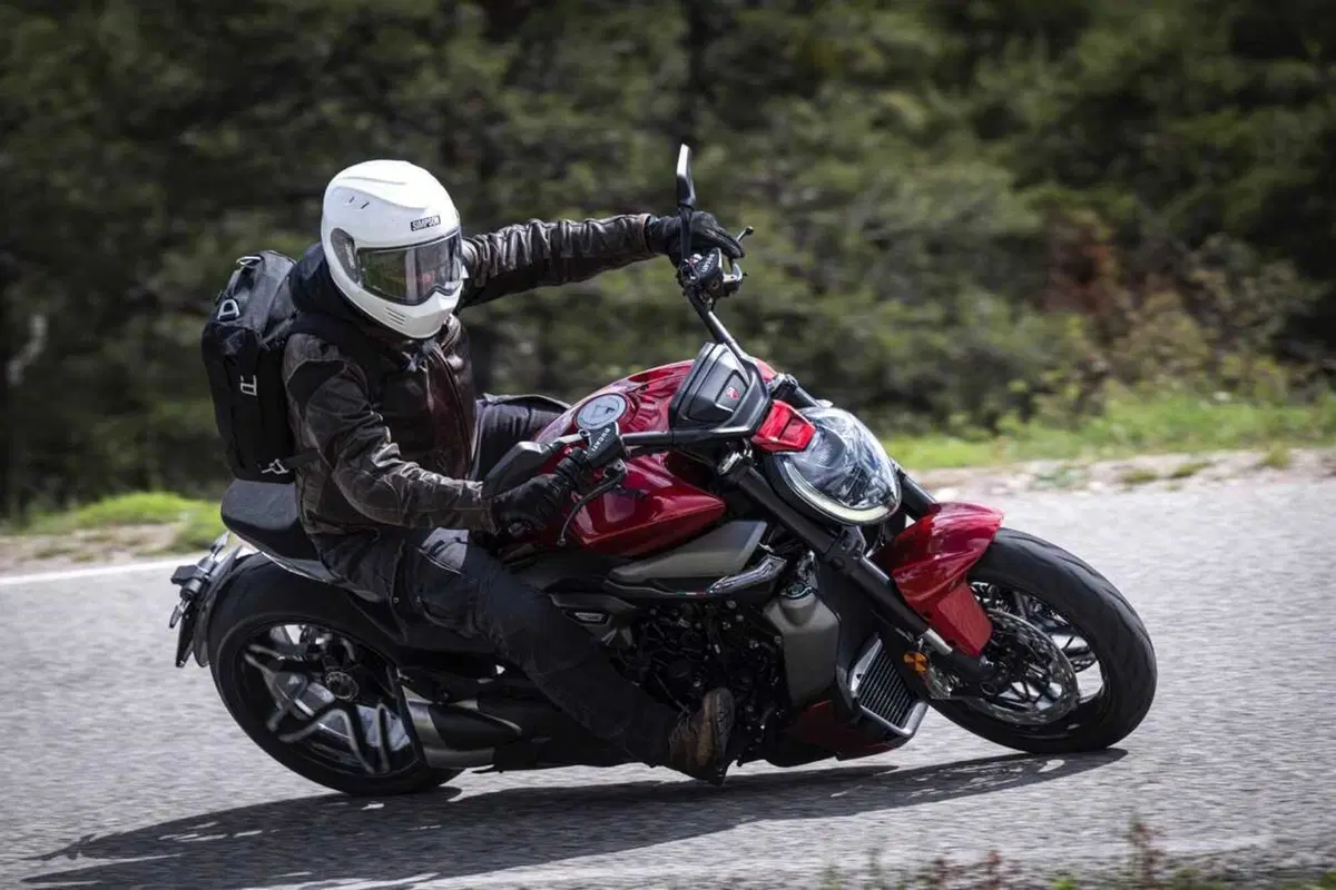La cruiser da MotoGP! Abbiamo guidato la nuova Ducati XDiavel V4 [VIDEO] (13)
