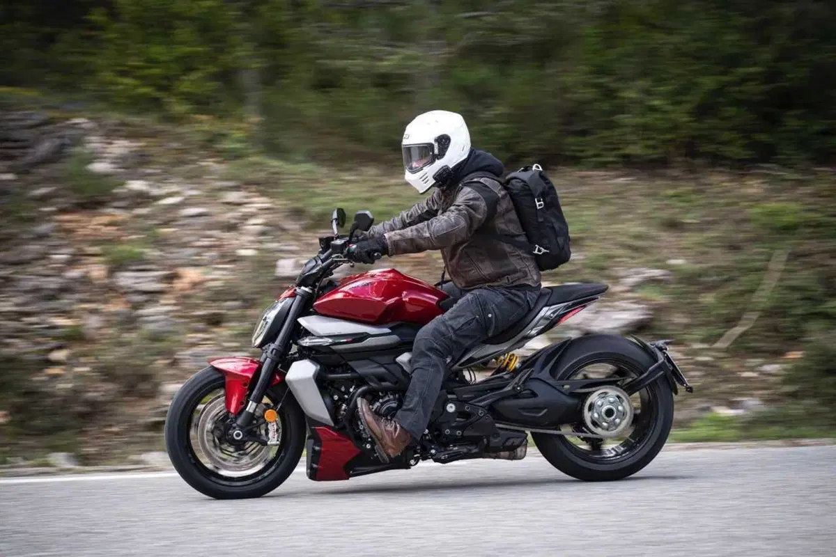 La cruiser da MotoGP! Abbiamo guidato la nuova Ducati XDiavel V4 [VIDEO] (14)