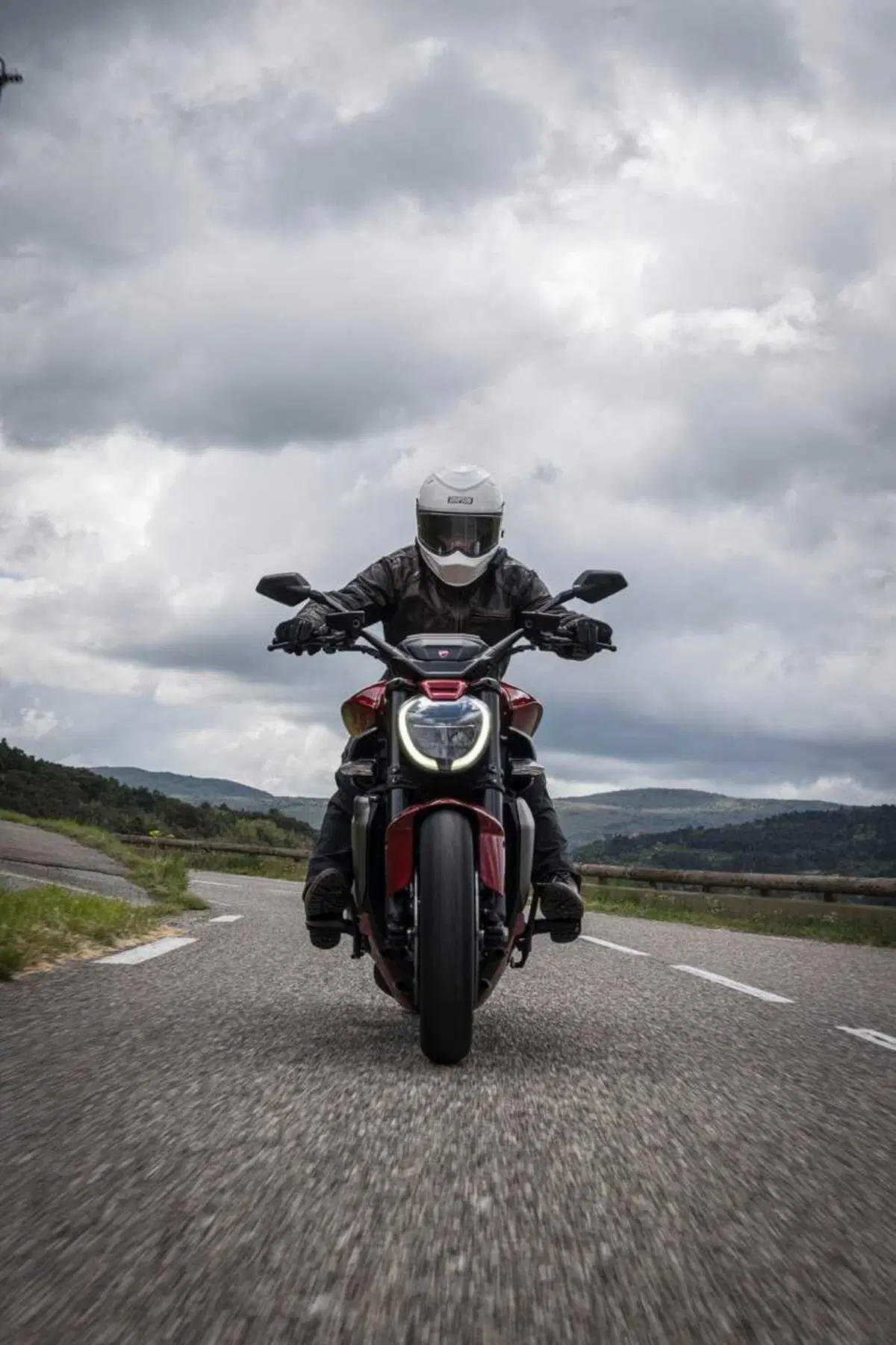 La cruiser da MotoGP! Abbiamo guidato la nuova Ducati XDiavel V4 [VIDEO] (18)