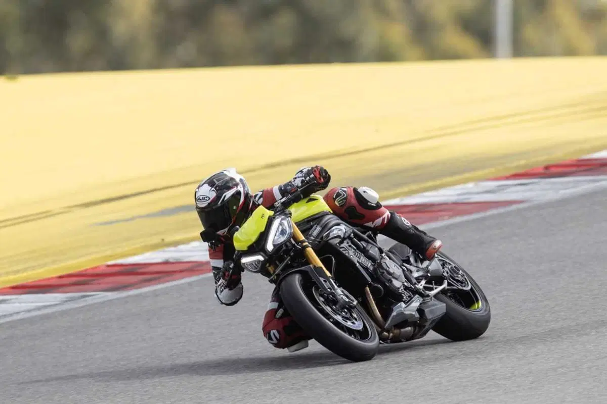 Triumph Speed Triple 1200 RX: test esclusivo. Pro e contro [VIDEO E GALLERY] (3)