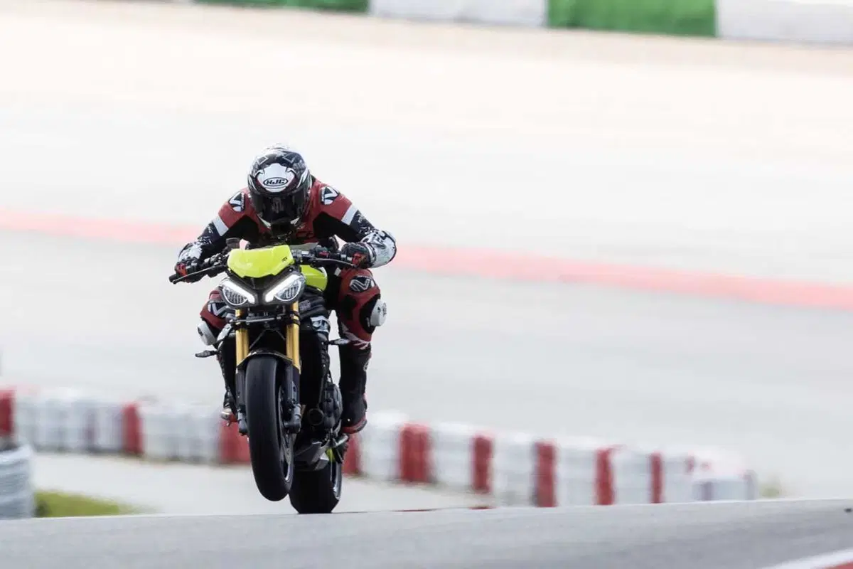 Triumph Speed Triple 1200 RX: test esclusivo. Pro e contro [VIDEO E GALLERY] (6)