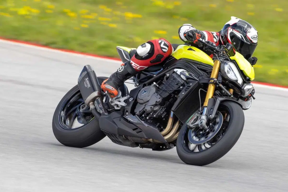 Triumph Speed Triple 1200 RX: test esclusivo. Pro e contro [VIDEO E GALLERY] (12)