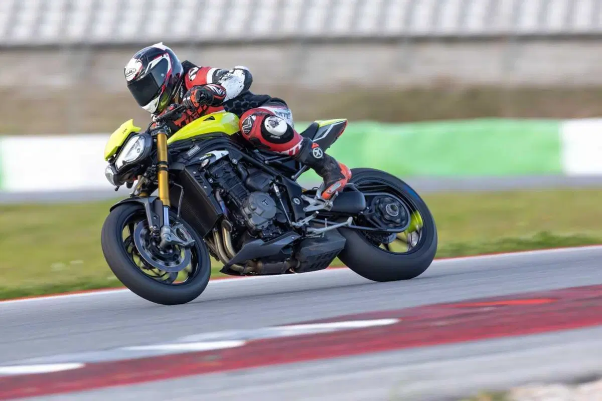 Triumph Speed Triple 1200 RX: test esclusivo. Pro e contro [VIDEO E GALLERY] (16)