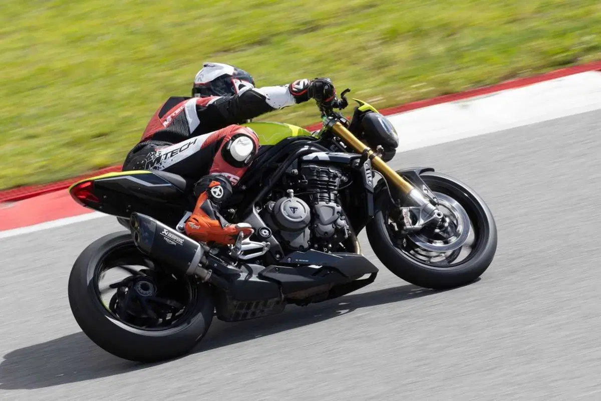 Triumph Speed Triple 1200 RX: test esclusivo. Pro e contro [VIDEO E GALLERY] (21)