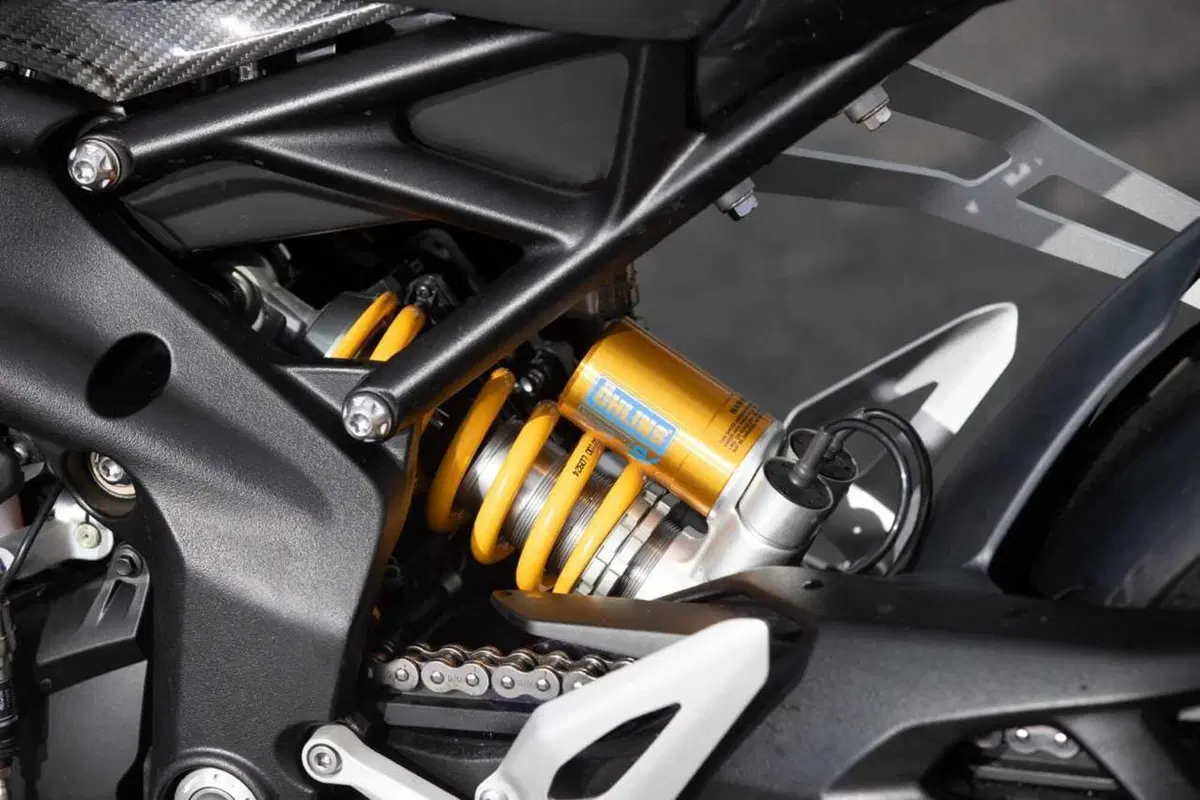 Triumph Speed Triple 1200 RX: test esclusivo. Pro e contro [VIDEO E GALLERY] (32)