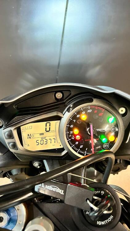 Triumph Speed Triple 1050 R ABS (2016 - 17) (4)