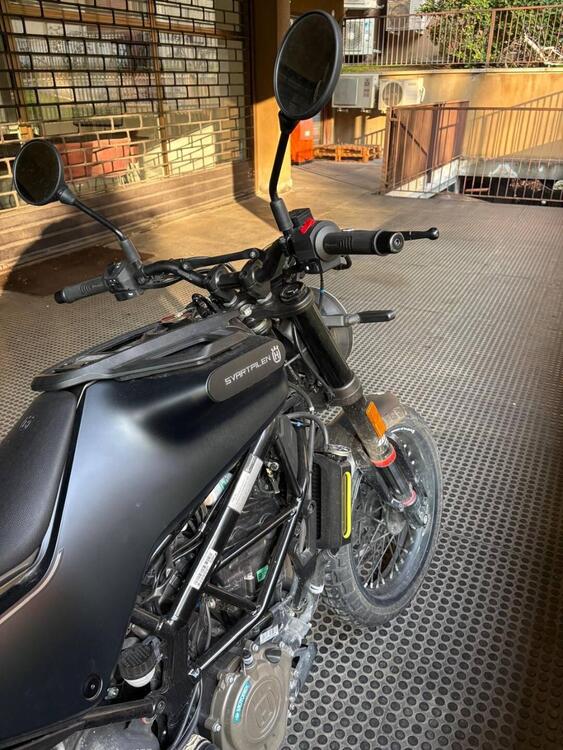 Husqvarna Svartpilen 125 (2024 - 25) (2)