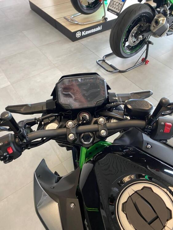 Kawasaki Z 500 SE (2024 - 25) (3)