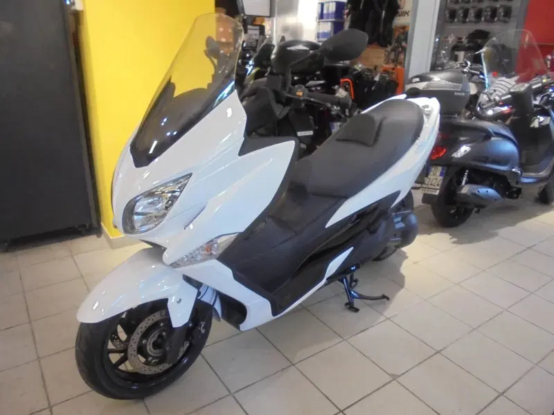 Suzuki Burgman AN 400 (2017 - 20) (3)