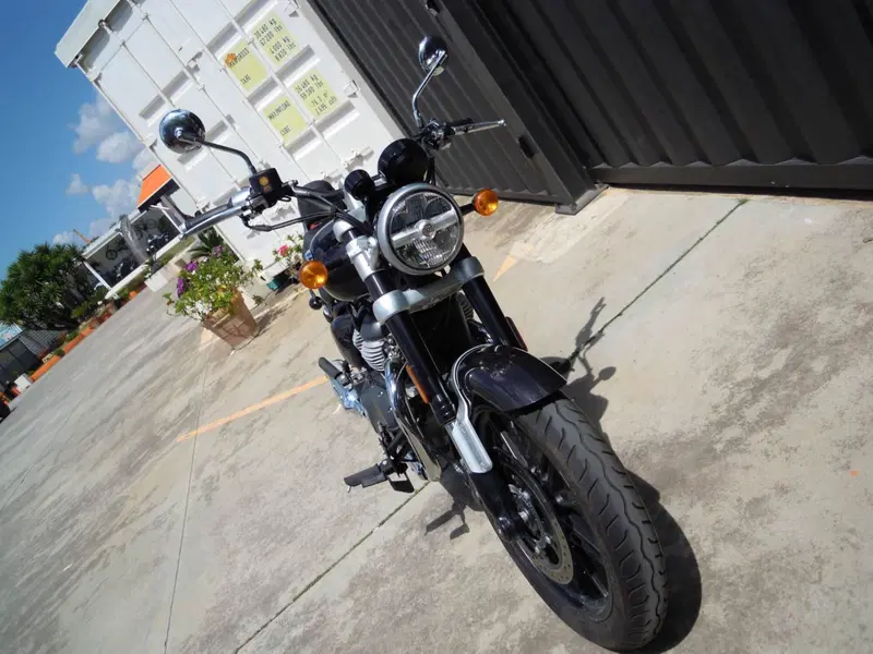 Royal Enfield Super Meteor 650 (2023 - 26) (3)