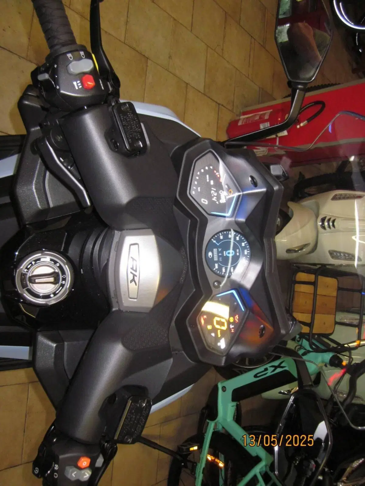 Kymco AK 550 ETS (2021 - 26) (5)