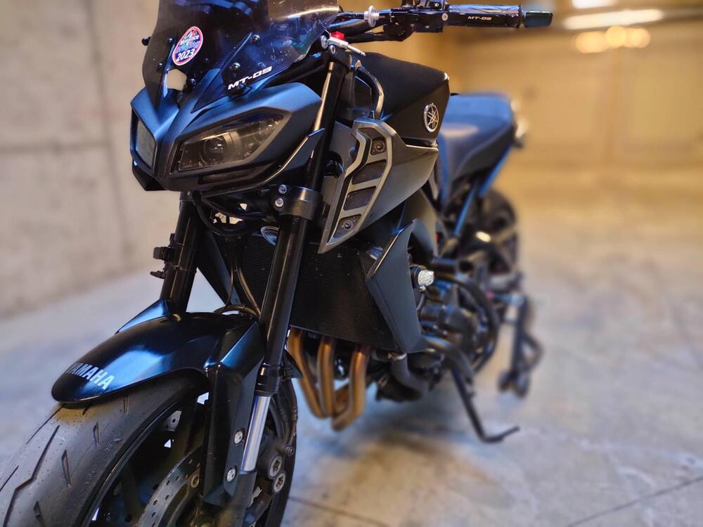 Yamaha MT-09 (2017 - 20) (2)