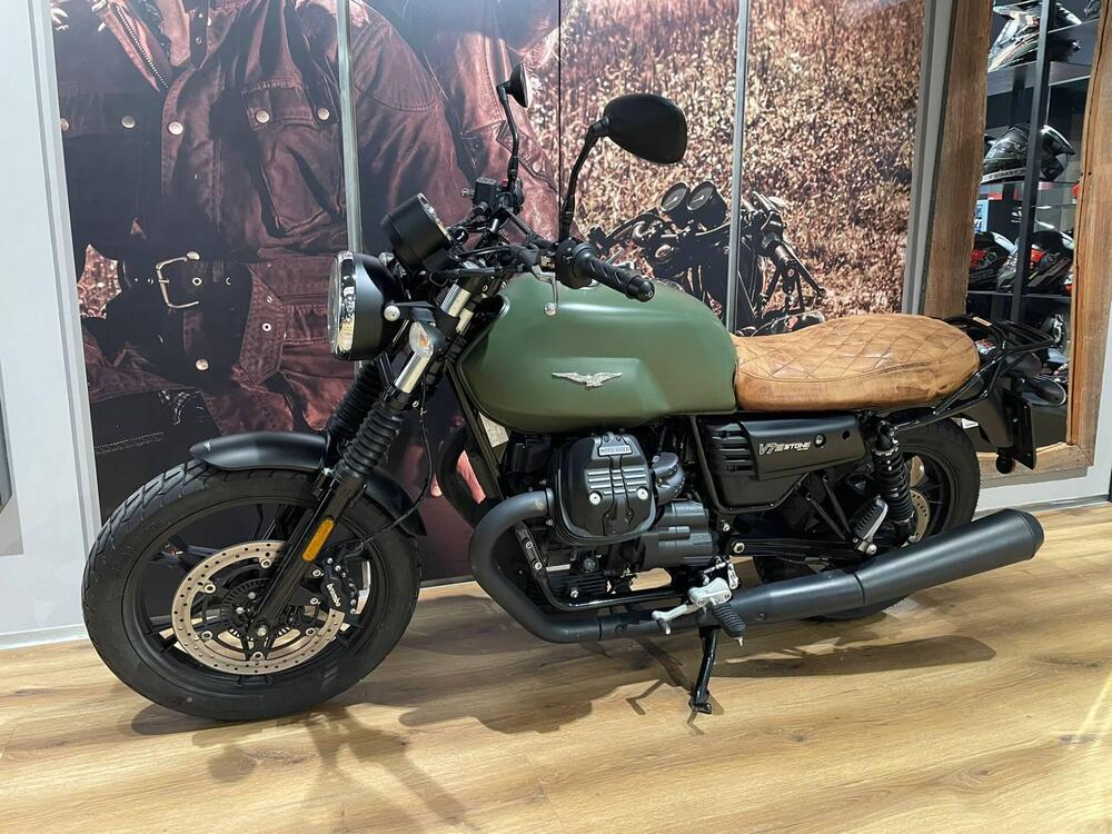 Moto Guzzi V7 III Stone (2017 - 20) (2)