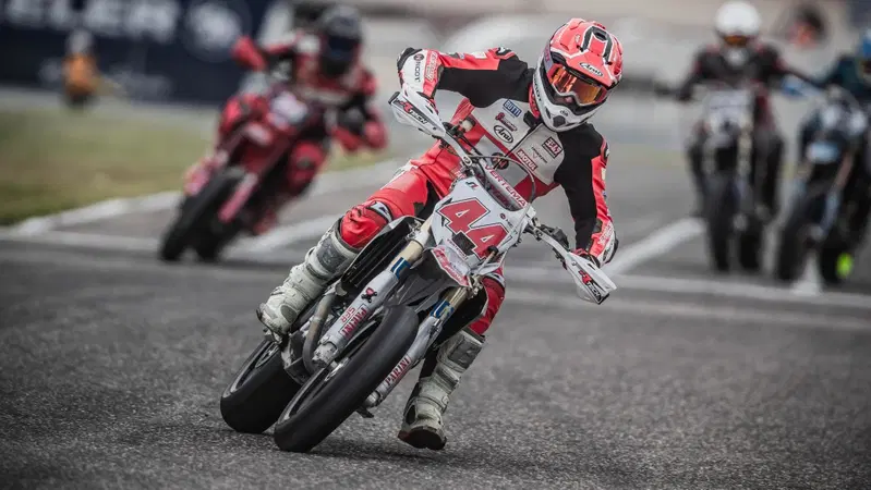 Mondiale Supermoto: weekend sardo da combattente per Vertemati [Gallery]