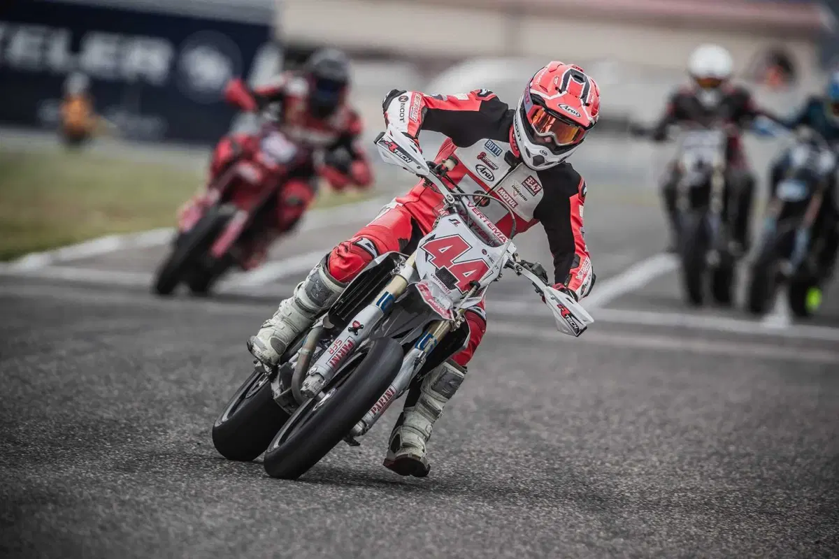 Mondiale Supermoto: weekend sardo da combattente per Vertemati [Gallery] (5)