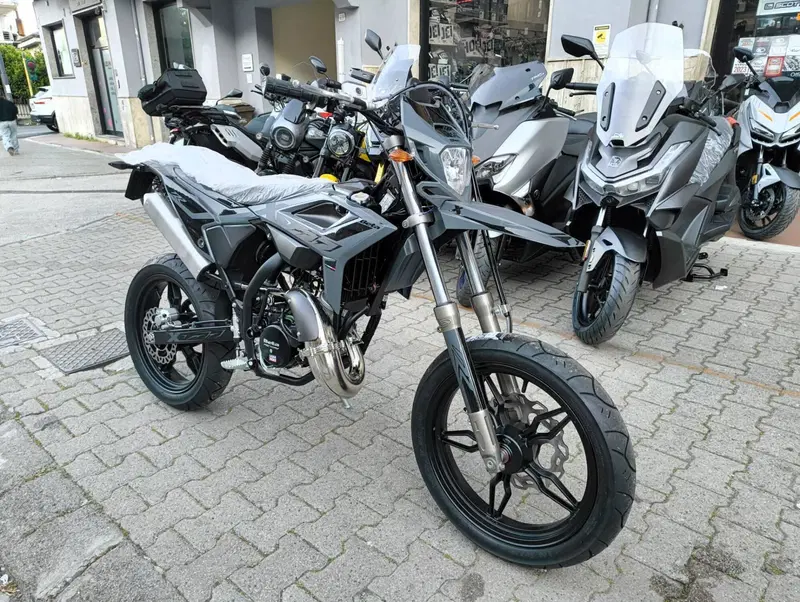 Betamotor RR 50 Motard (2021 - 26) (2)
