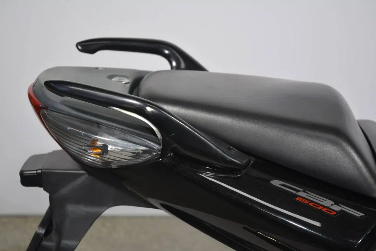 Honda CBF 600 N (2005- 11) (9)