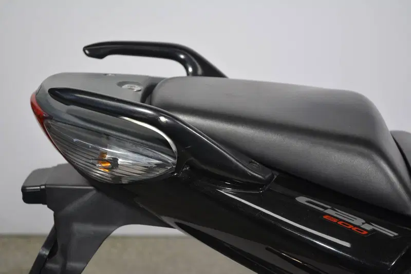 Honda CBF 600 N (2005- 11) (9)