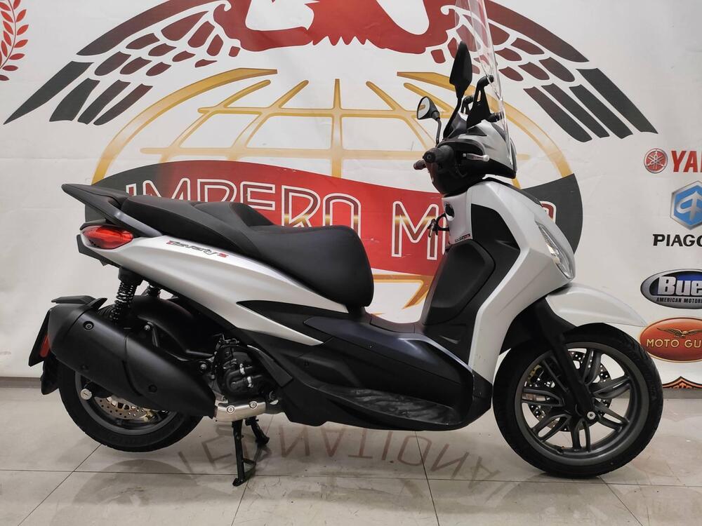 Piaggio Beverly 300 ABS-ASR (2021 - 25) (2)