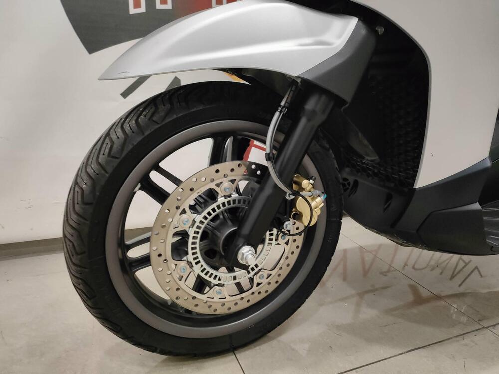 Piaggio Beverly 300 ABS-ASR (2021 - 25) (5)