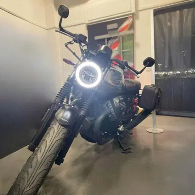 Moto Guzzi V7 III Stone S (2020) usata