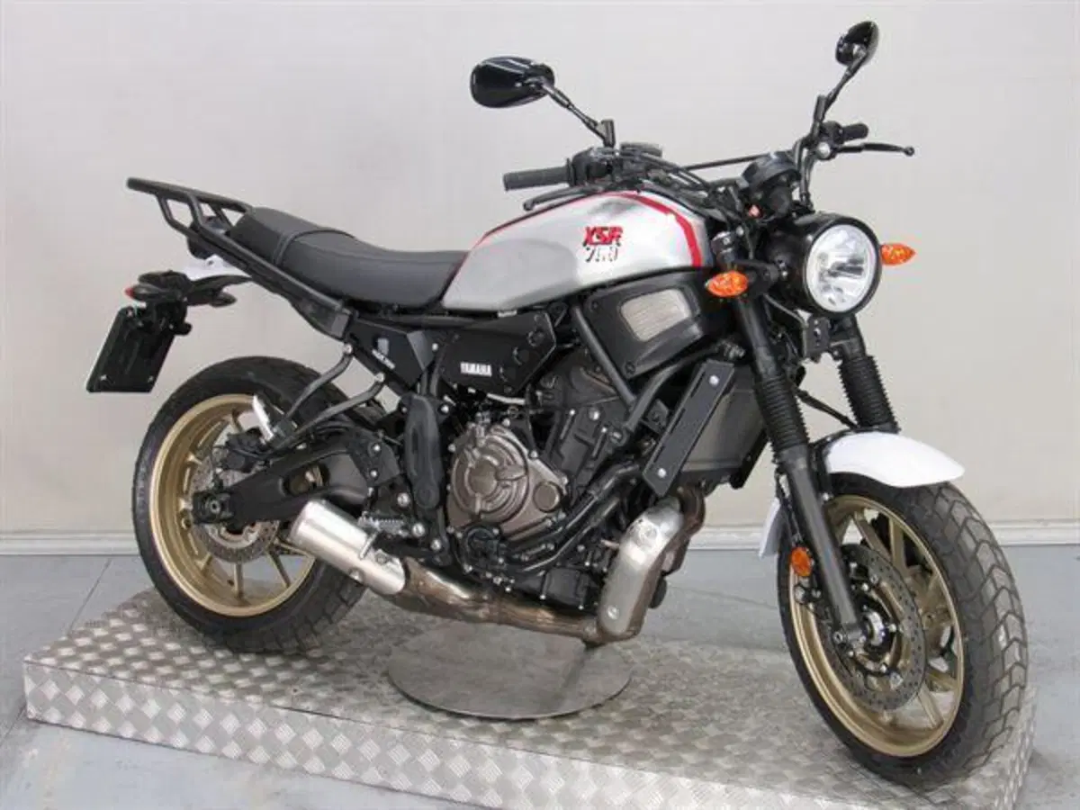 Yamaha XSR 700 XTribute (2021) (3)