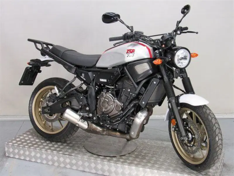 Yamaha XSR 700 XTribute (2021) (3)