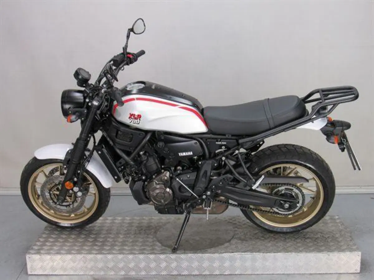 Yamaha XSR 700 XTribute (2021) (5)