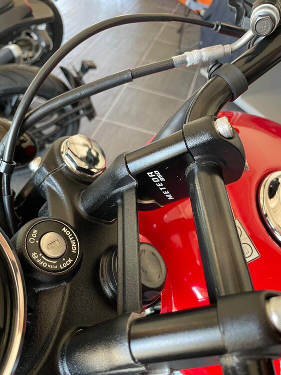 Royal Enfield Meteor 350 Fireball (2021 - 25) (5)