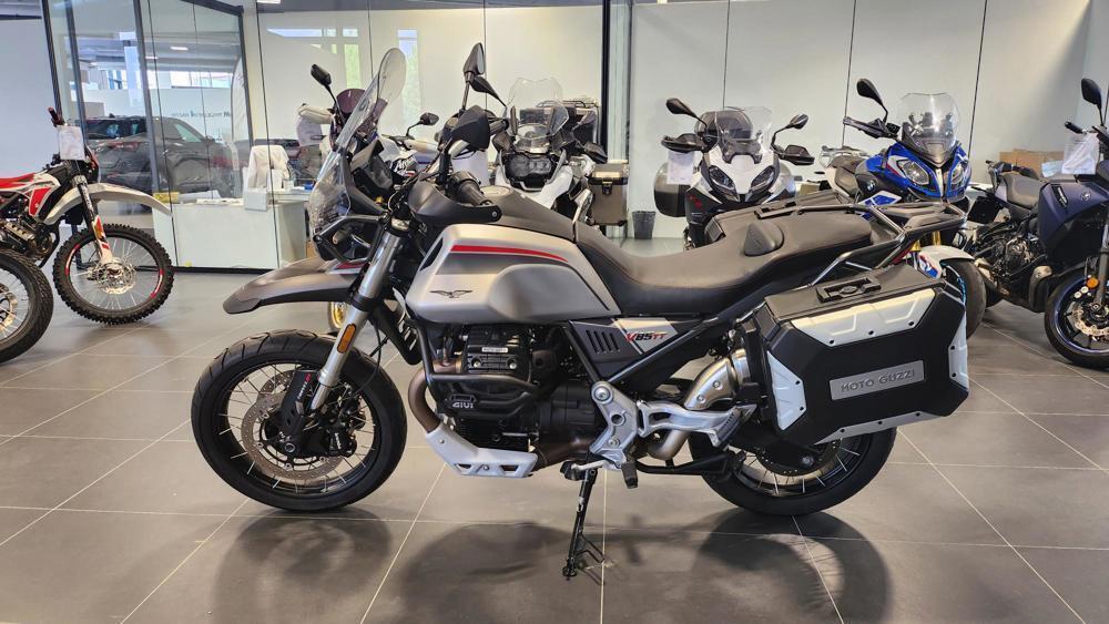 Moto Guzzi V85 TT (2021 - 23) (2)
