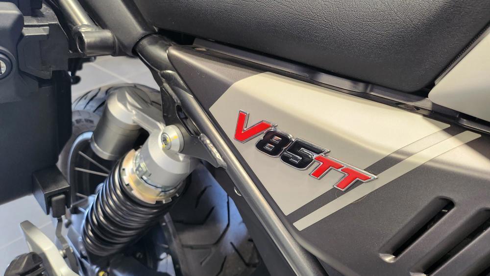 Moto Guzzi V85 TT (2021 - 23) (5)