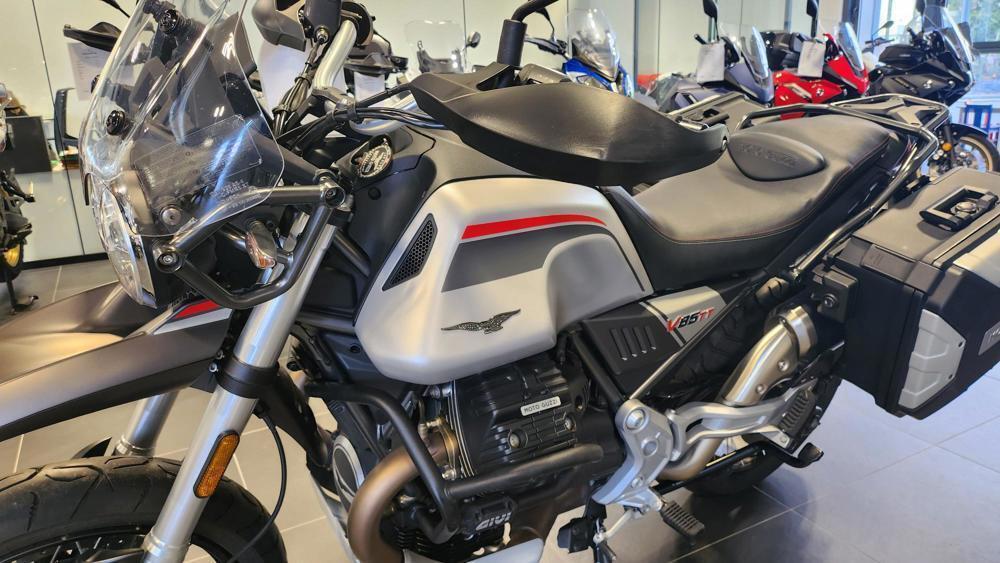 Moto Guzzi V85 TT (2021 - 23) (4)