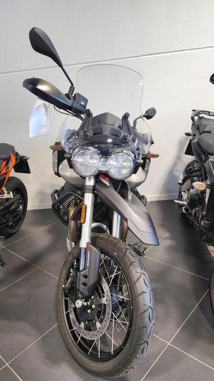 Moto Guzzi V85 TT (2021 - 23) (3)