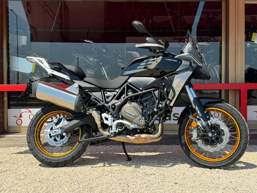 QJ Motor SRT 700 X (2024 - 25) (3)