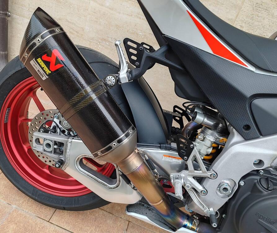 Aprilia RSV4 1100 Factory (2021 - 24) (4)