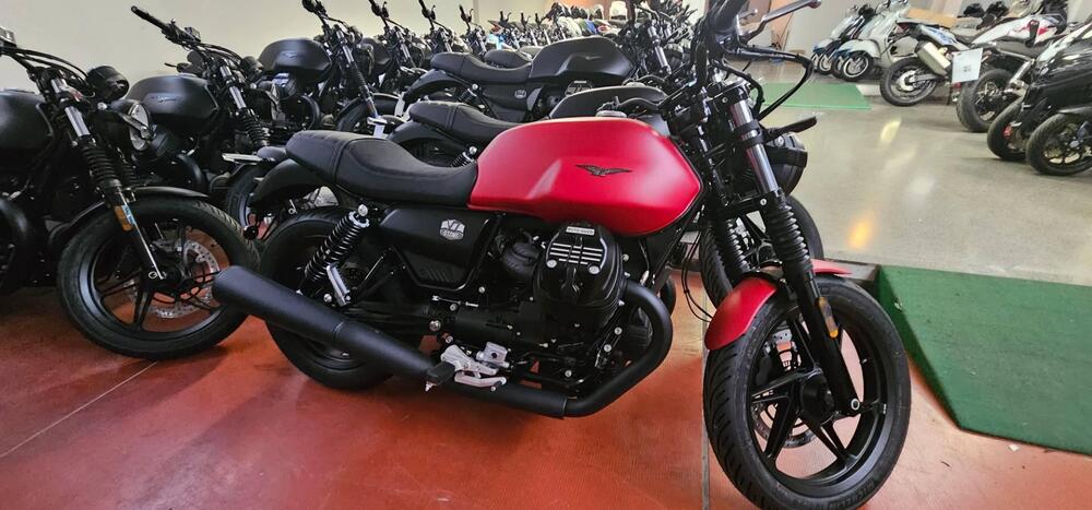 Moto Guzzi V7 Stone (2021 - 24)