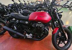 Moto Guzzi V7 Stone (2021 - 24) nuova