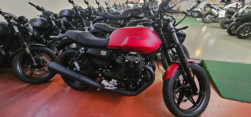 Moto Guzzi V7 Stone (2021 - 24) (2)
