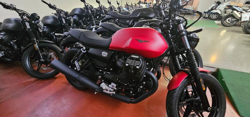 Moto Guzzi V7 Stone (2021 - 24) (3)