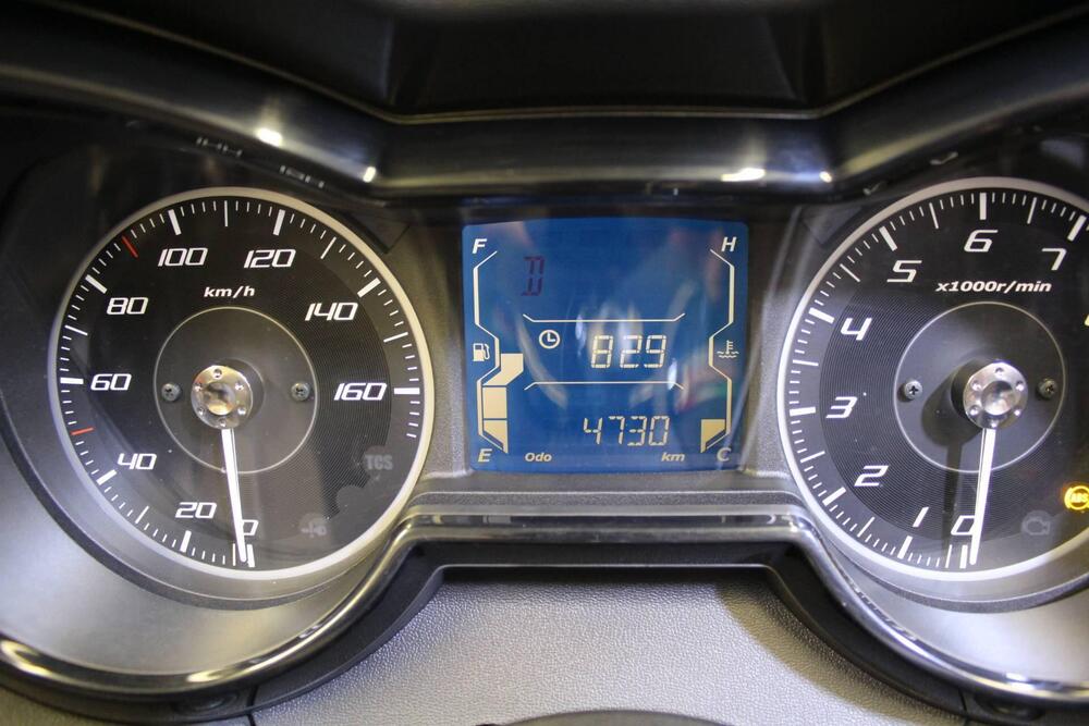 Yamaha X-Max 300 Tech Max (2021 - 24) (3)