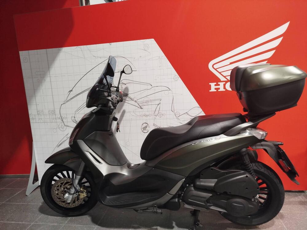 Piaggio Beverly 300 i.e. ABS-ASR (2016 - 20) (2)
